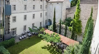 Cloitre_Saint_Louis_Avigonon_Innenhof